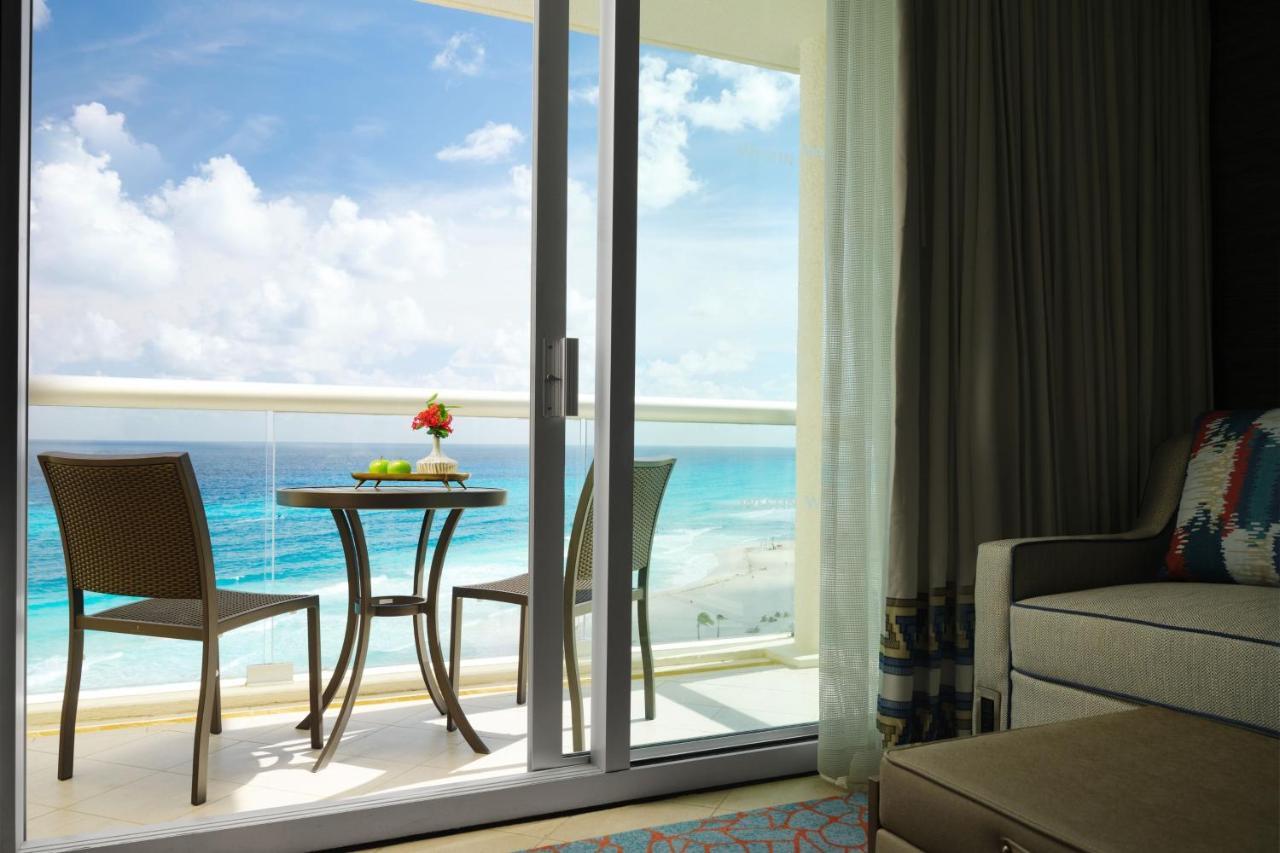 Two-Bedroom Oceanfront Villa Balcony Whirlpool